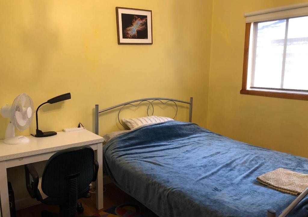 Pascoe Vale South House | A single room near the railway station