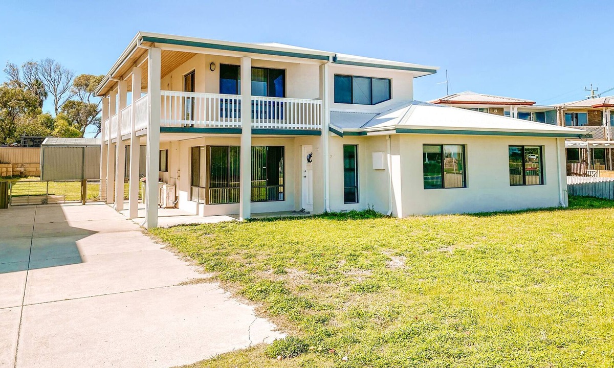 Lancelin House | A stunning, spacious and modern two-storey holiday home with ocean views.