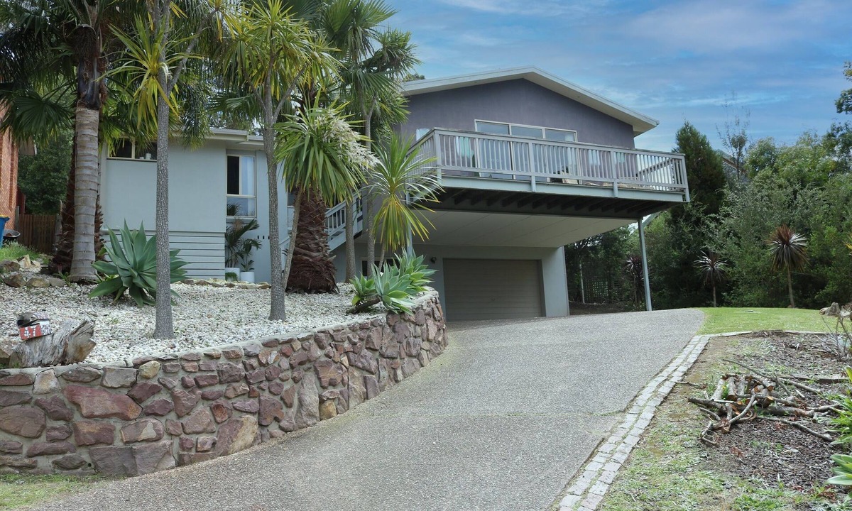 Berrambool House | A Touch of Bali - 3 Bedroom Pet friendly home. 5+ nights