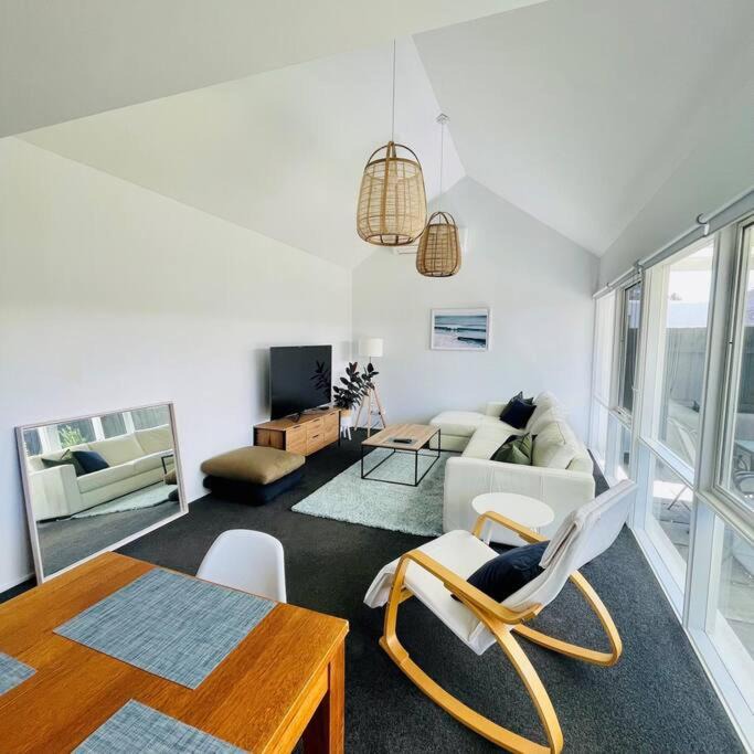 Torquay House | A Wave From It All