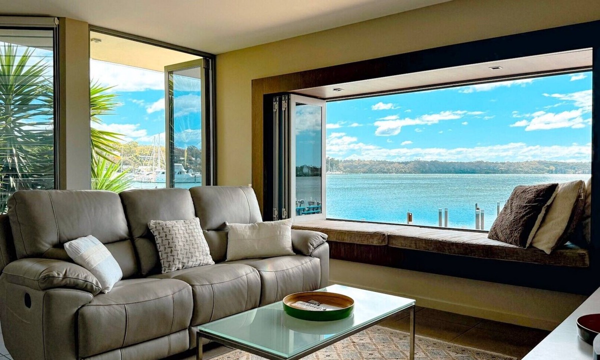 Metung Apartment | A Window on the Bay | Scenic Metung Retreat
