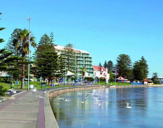 The Entrance Apartment | AAA-The Entrance Private Water Front 1 bedroom appartment at the Oaks