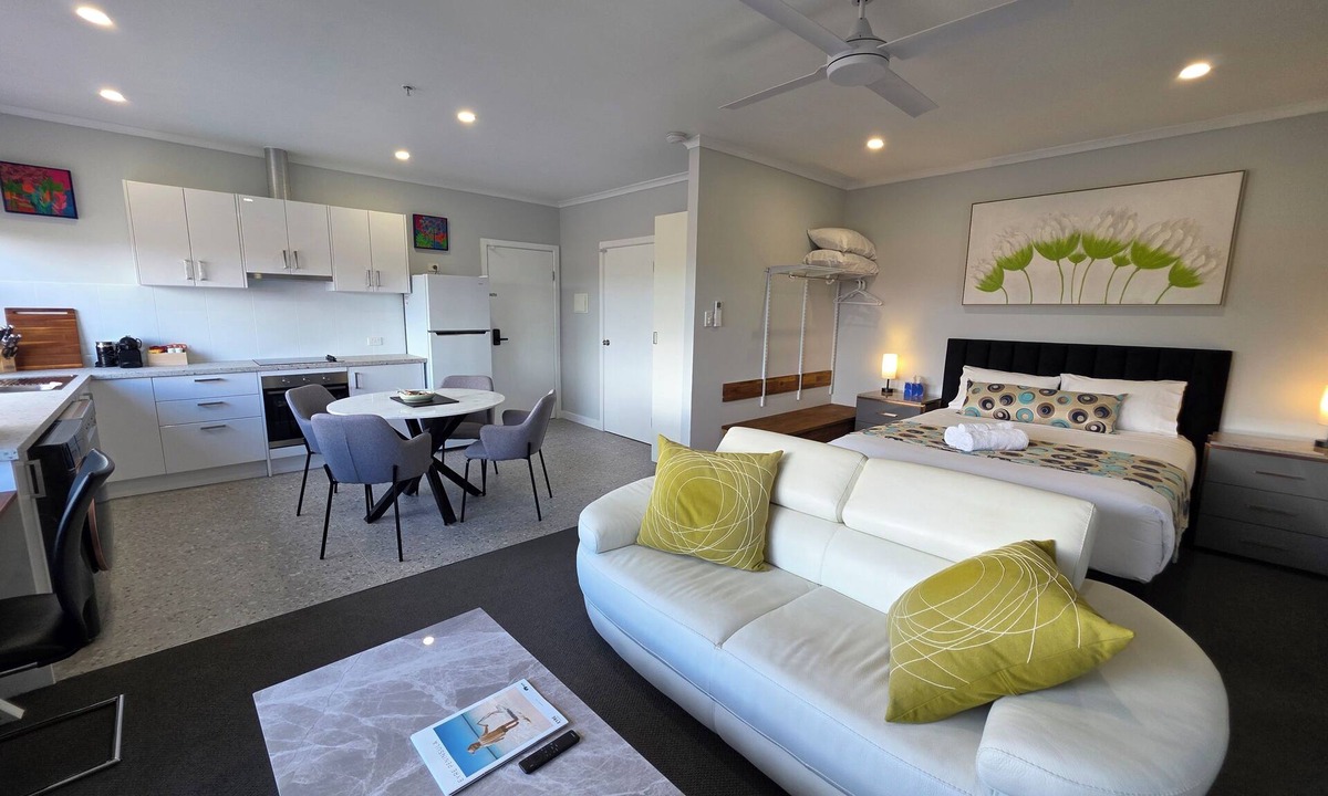 Port Lincoln Apartment | Aart Apartments, Port Lincoln, Studio No 5 Apartment, Open Living CBD Views.