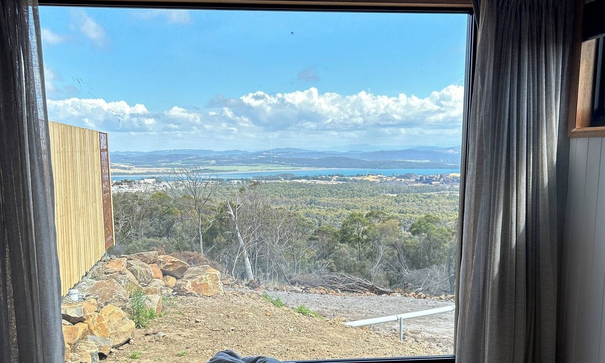 George Town Council Cabin | Accessible Eco Retreat | King Bed | Stunning Tamar Views (1)
