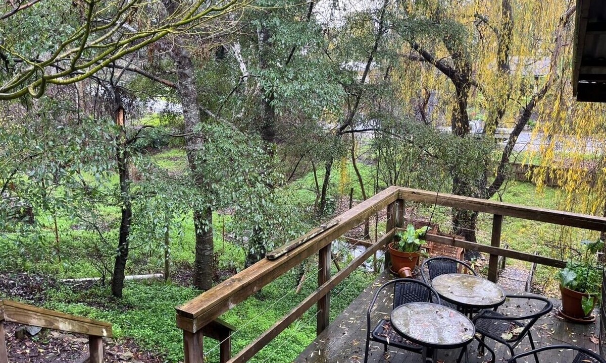 Bridgewater House | Adelaide Hills Creek-Side Retreat