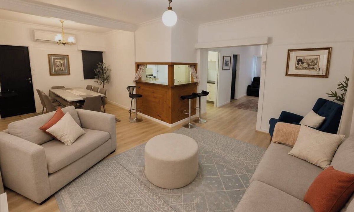 Glenroy House | Affordable 4BR Home Near CBD & Airport