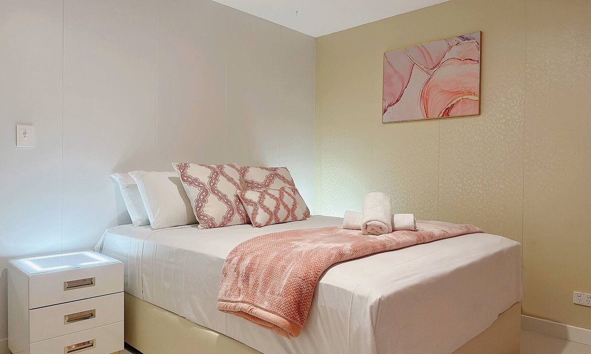 Surfers Paradise Villa | Agalari Holidays Waterfront Home 33U