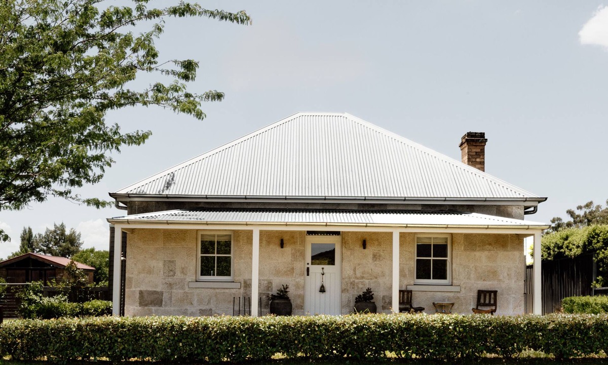 Central Mudgee Cottage | Airdrie Storybook Country Cottage Charm