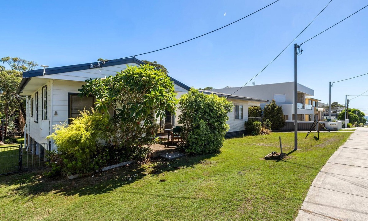 Fingal Bay House | Akuna and Karingal Cottages Fingal Bay