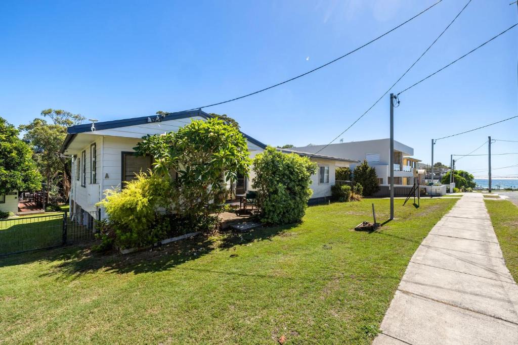 Fingal Bay House | Akuna and Karingal Cottages Fingal Bay