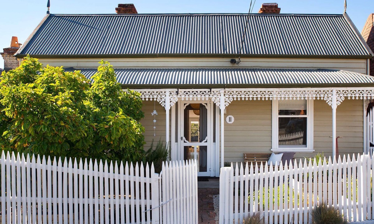 Daylesford House | Albert Cottage - charming miner's cottage in the heart of town