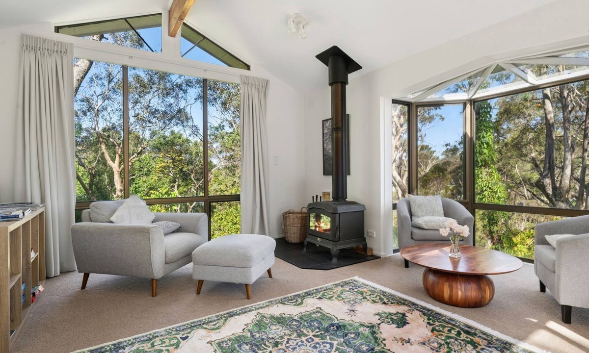 Blackheath House | Alencon | Charming home with 2 Fireplaces in a bush setting