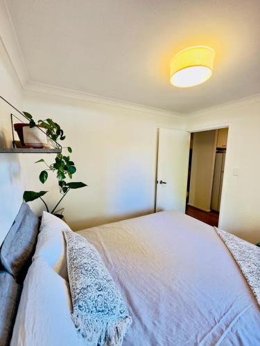 Wembley House | All the comforts by the lake
