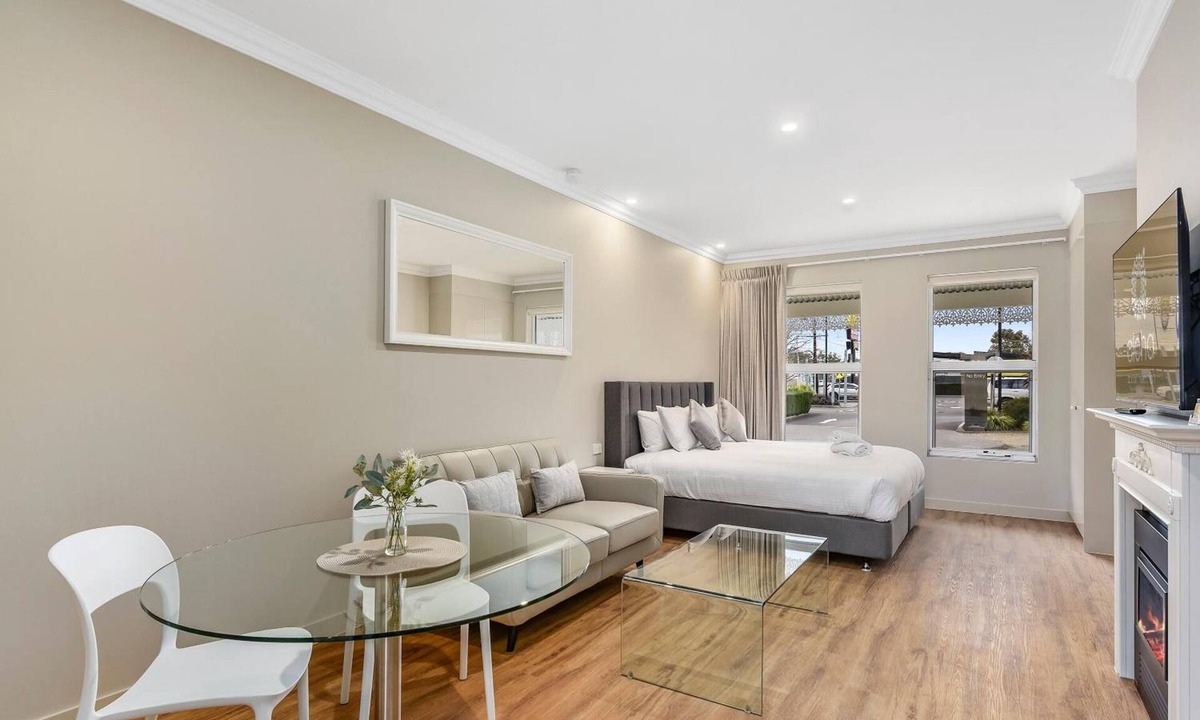 Naracoorte House | Aloha Central Luxury Accommodation