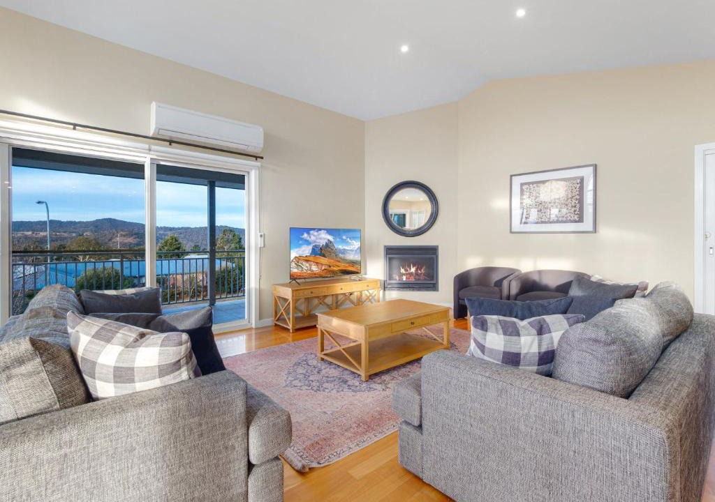 Jindabyne House | Alpine Retreat 107A Gippsland Street