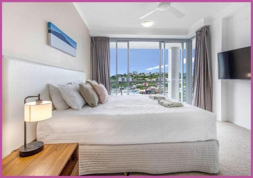South Townsville Apartment | Altitude Eleven - Stadium & River Panorama