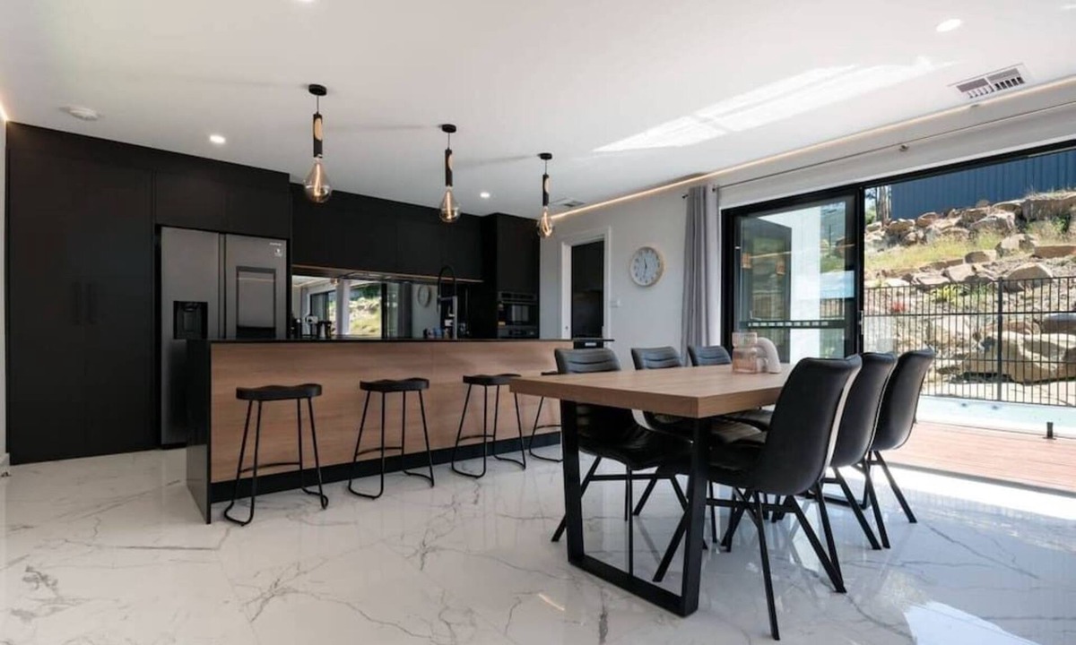 West Launceston House | Amali Retreat - stunning group/family stay