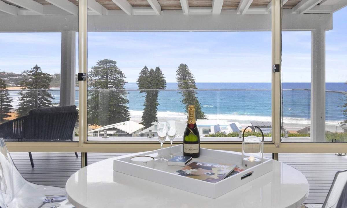 Avoca Beach House | Amazing views and short walk to beach