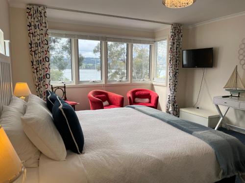 Port Huon Apartment | Anchorage Waterfront Retreat