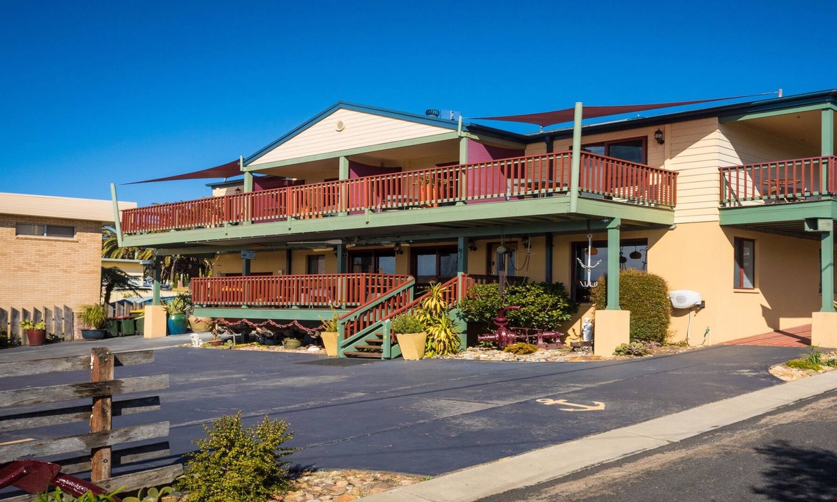Narooma Bed & Breakfast | Anchors Aweigh Narooma