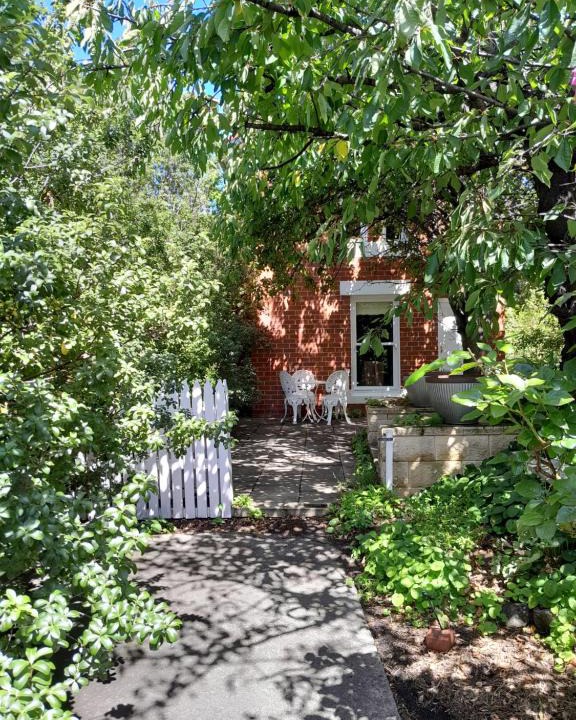 Hobart Central Business District House | Annies Garden Cottage