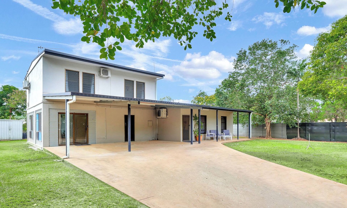 Anula House | Anula Homestead | Pet friendly yard by Tropical BNB
