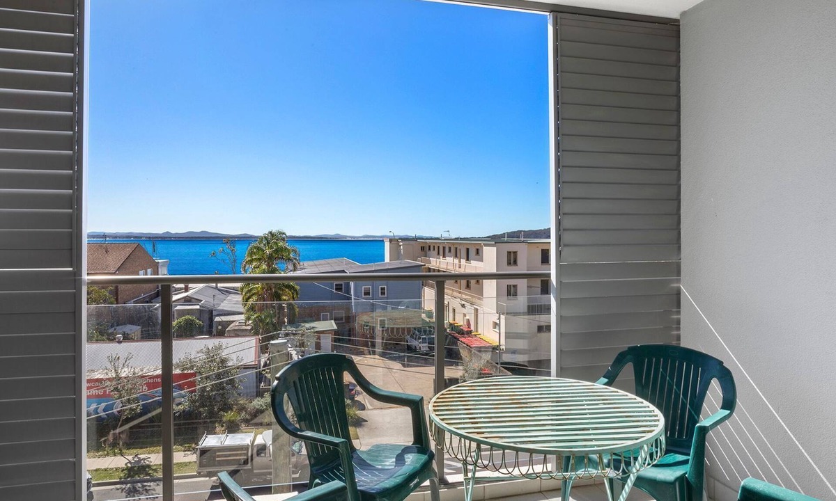 Shoal Bay Apartment | Apartment with water views in Central Shoal Bay
