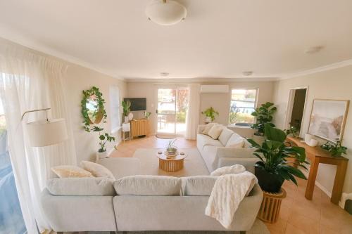 Halls Head House | Apollo Stayz Luxury Waterfront Home 57 - Pool - Spa - Jetty