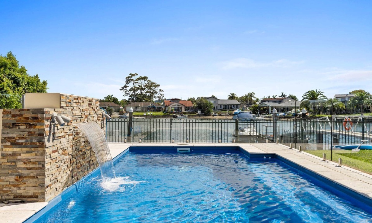 St Huberts Island House | Aqua Vista Retreat Pool, Jetty & Fun