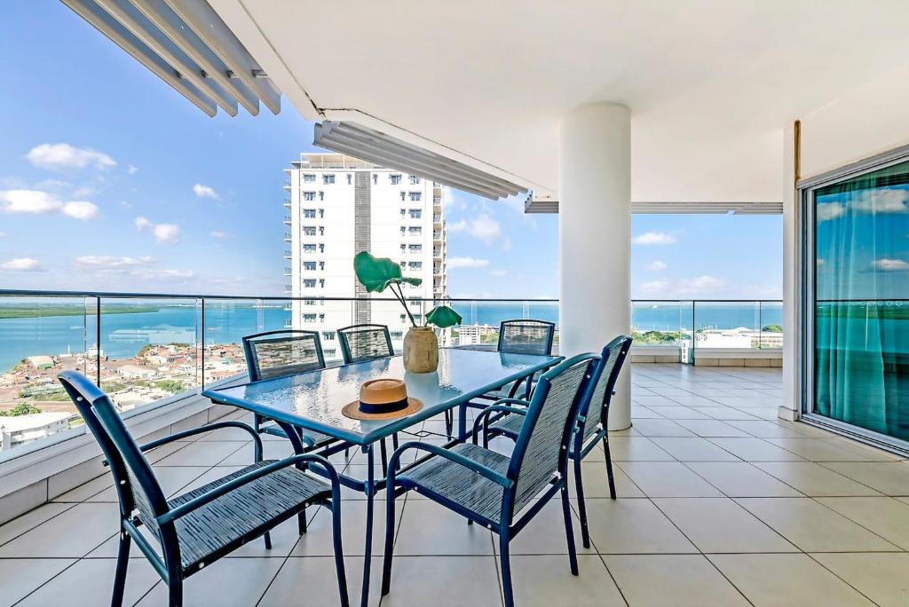 Darwin City Centre Apartment | Arafura Edge - Resort Living and Breathtaking Views