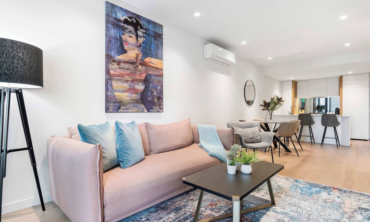 Collingwood Apartment | Architectural charm in uber-hip Collingwood!