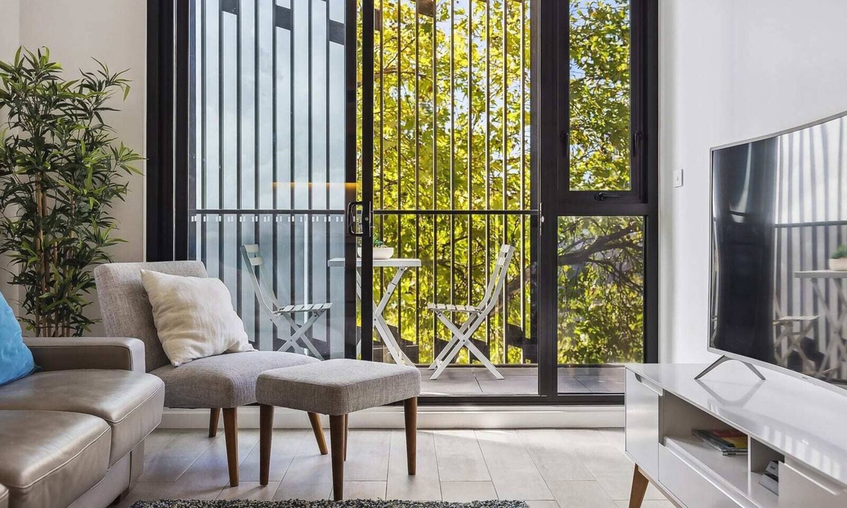 North Melbourne Apartment | Arden Park Apartment with Free WiFi