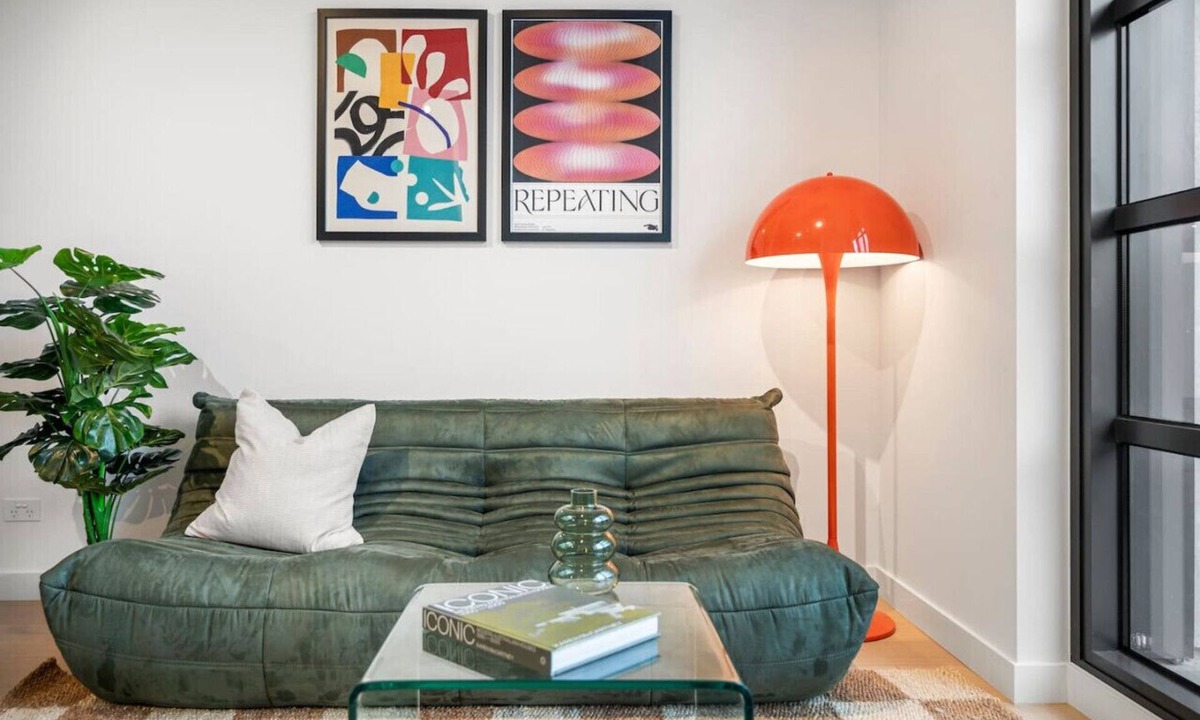 Collingwood North Apartment | Art Deco Retreat - Hot Tub|Parking