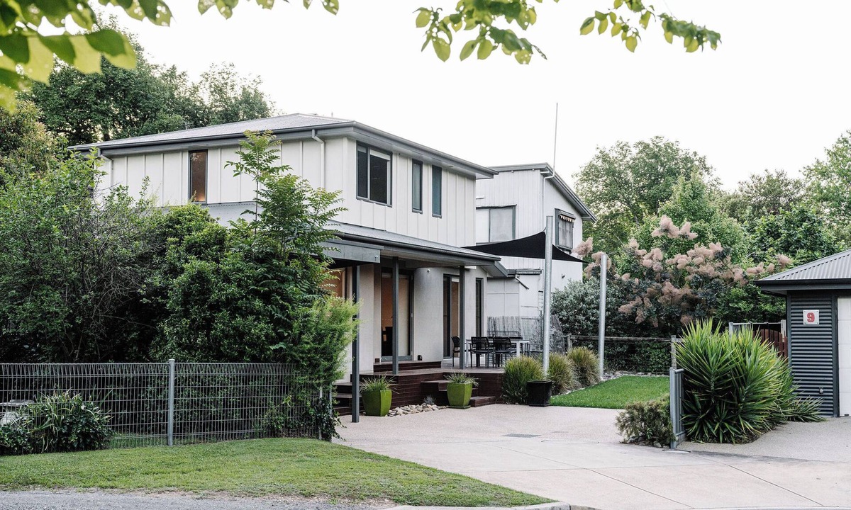 Bright House | Art House on Elm - The Art inspired Townhouse on Elm, featuring 3 bedrooms and 3 bathrooms