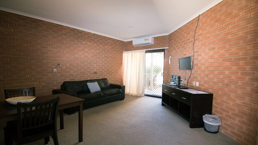 Mulwala House | Ashleigh Court Motor Inn Room 05
