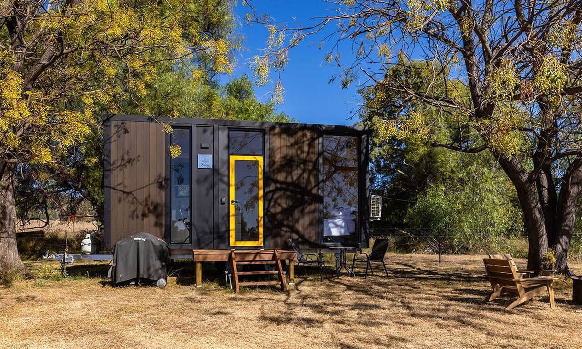 Quirindi House | Auburn Vale Cottage by Tiny Away