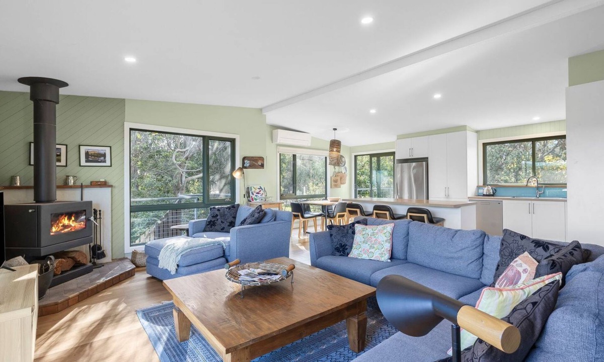 Moggs Creek House | Awel -Y- Mor - Pet friendly beach retreat