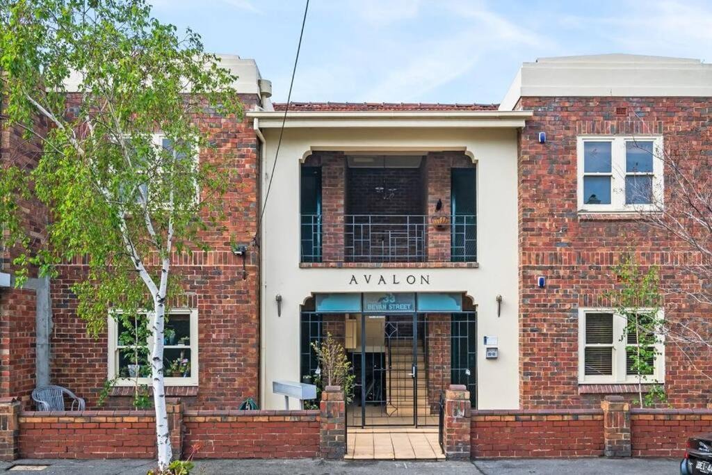 Albert Park Apartment | Awesome Albert Park Art Deco Gem 2 Bedroom Bevan 2