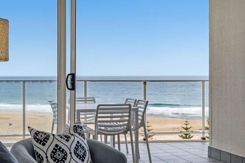 The Entrance Apartment | Azure 25 - Wake up to the Ocean