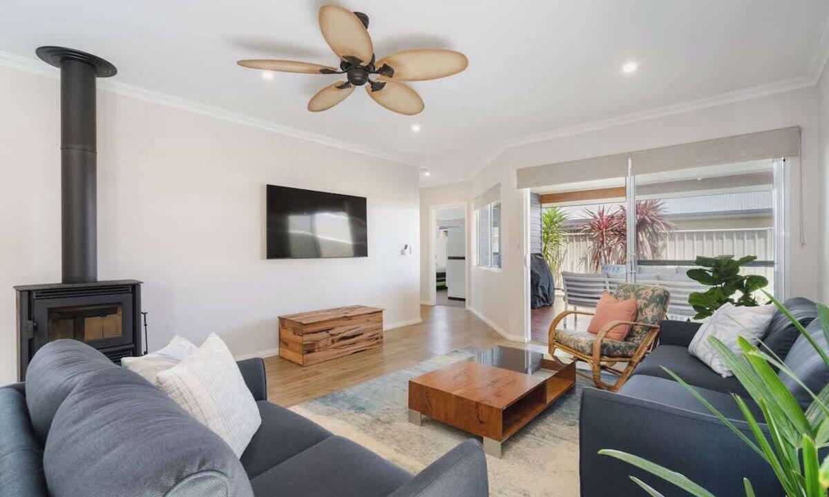 Eagle Bay House | Azzure Family Getaway—Close to Central Dunsborough