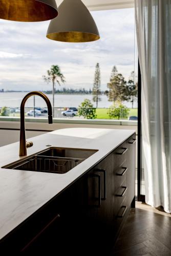 Newcastle Apartment | Balmoral on Scott - Harbour Front Perfection