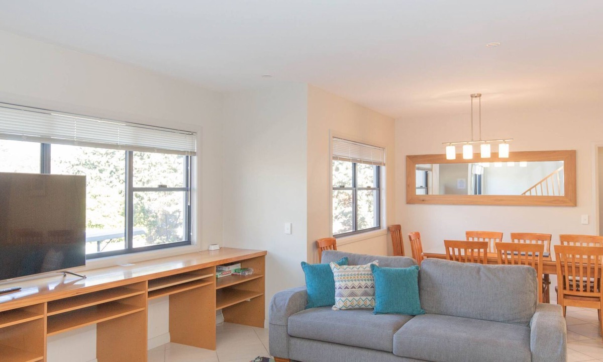 Jindabyne House | Banjo's Way 2 - 2/23 Banjo Paterson Cres
