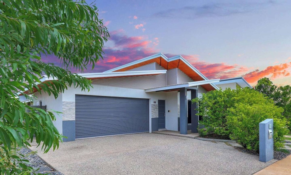 Zuccoli House | Banksia House | 3 Bed, 2 Bth | Pet Friendly Yard
