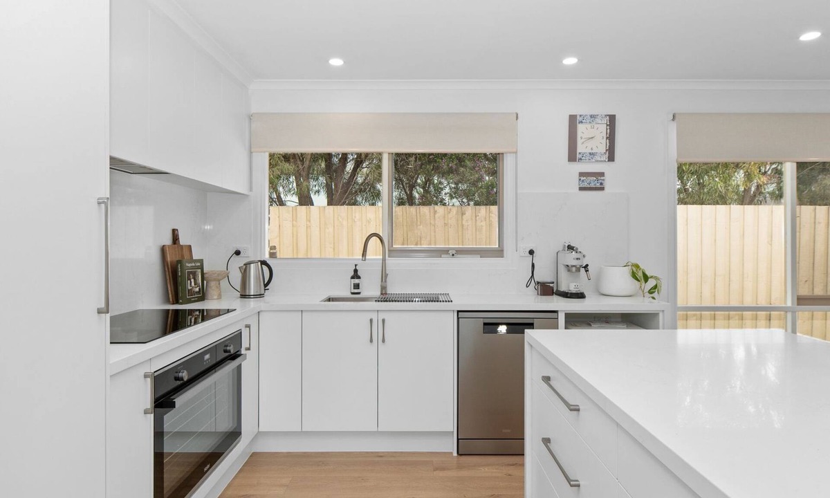 Blairgowrie House | Bay Beach Beauty - Walk to the beach!