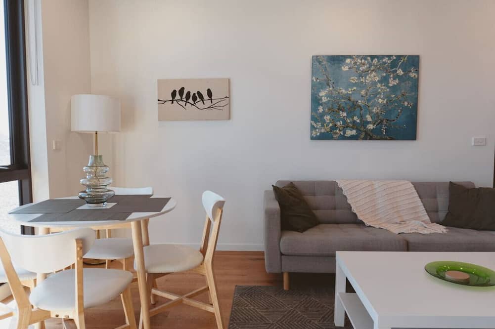 Heidelberg Heights Apartment | Bay St Retreat - 2BR 2Bath Stay