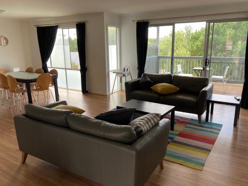 Encounter Bay House | Bay views on Laurie