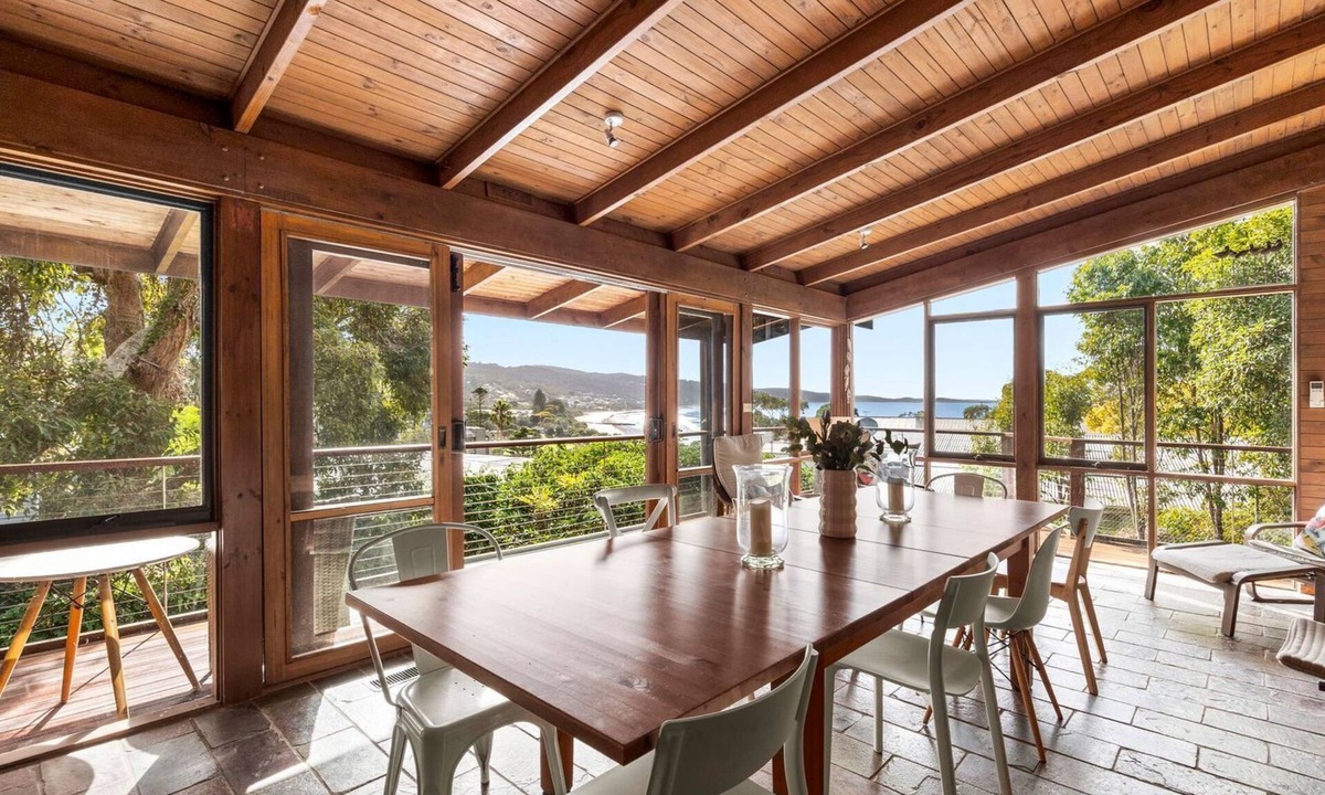 Lorne House | Bay Vista - Prime Location