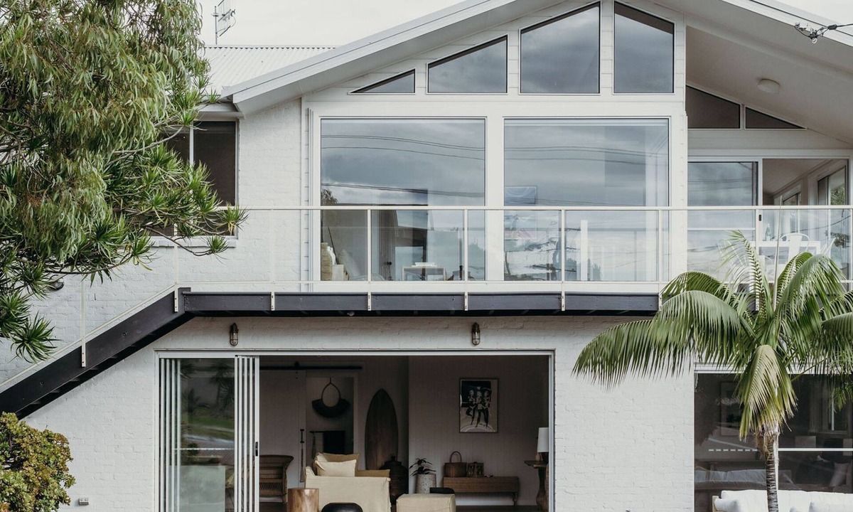 Shoal Bay House | Baybreeze, 18 Tomaree Road - WiFi, Air Conditioning, Kitchenette