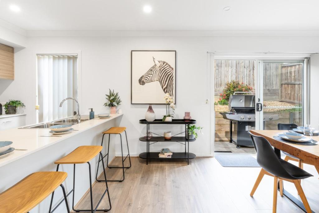 Curlewis House | Bayside luxury!