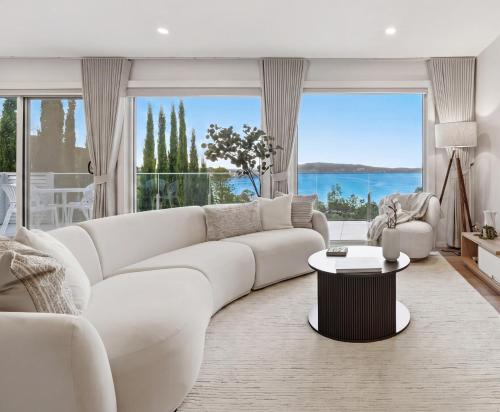 Tascott House | Bayview Luxe Retreat